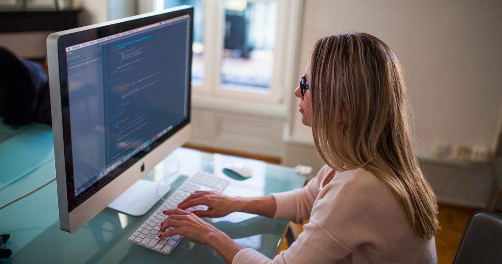 apple blogging coder 36990 1 e1554906116342 apple blogging coder 36990 1 e1554906116342
